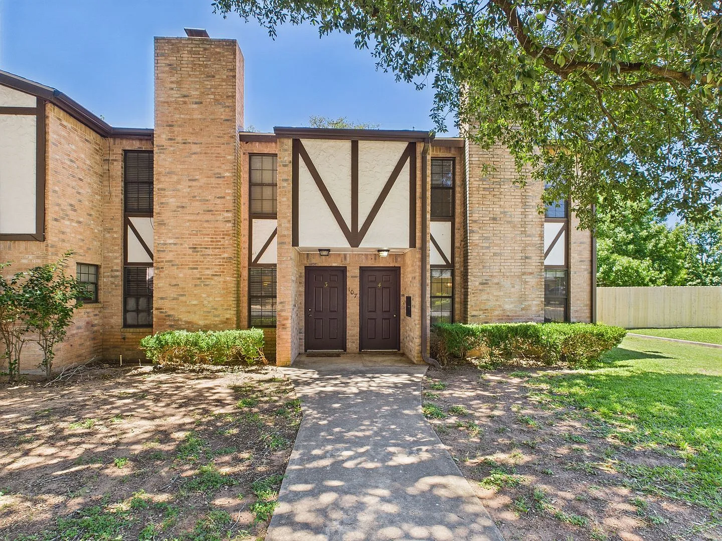 107 Frederick Road Fredericksburg, TX 78624 — Photo 1