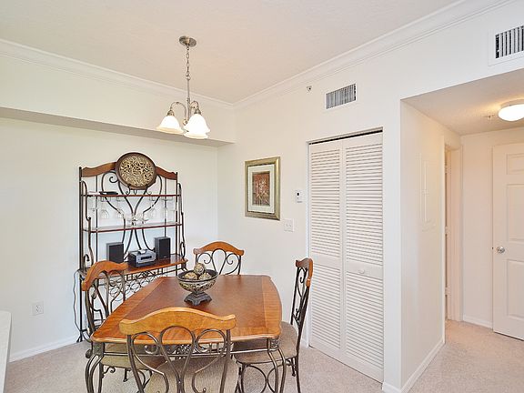 3rd image of 101 SW 117th Ave APT 306