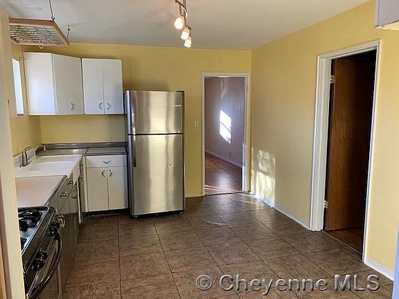 5th image of 1005 E Shield St