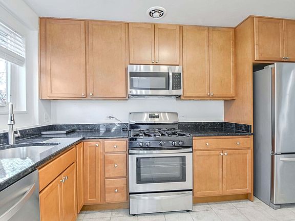 3rd image of 10412 Montrose Ave APT 204