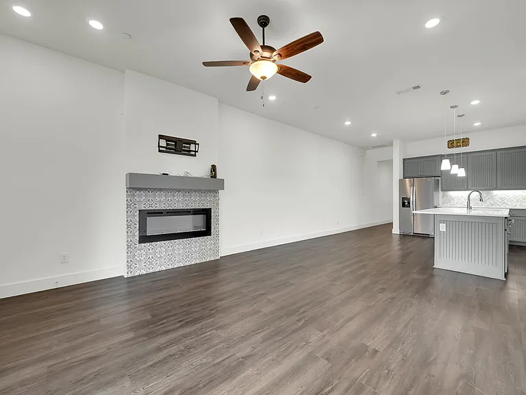 2717 Garden Gate Ln — Photo 7