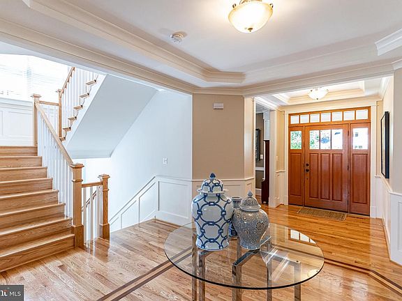 3rd image of 8009 Kentbury Dr