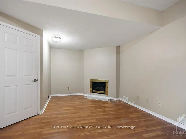 532 Pocono Cres — Photo 28