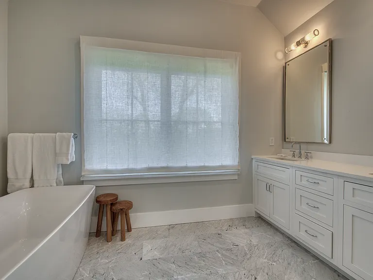 54 Chester Ave — Photo 16
