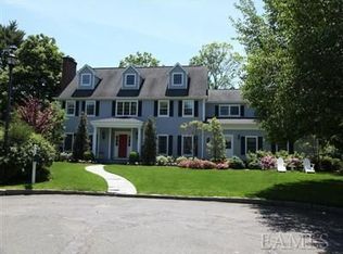 4 Beary Ct, Rye, NY 10580