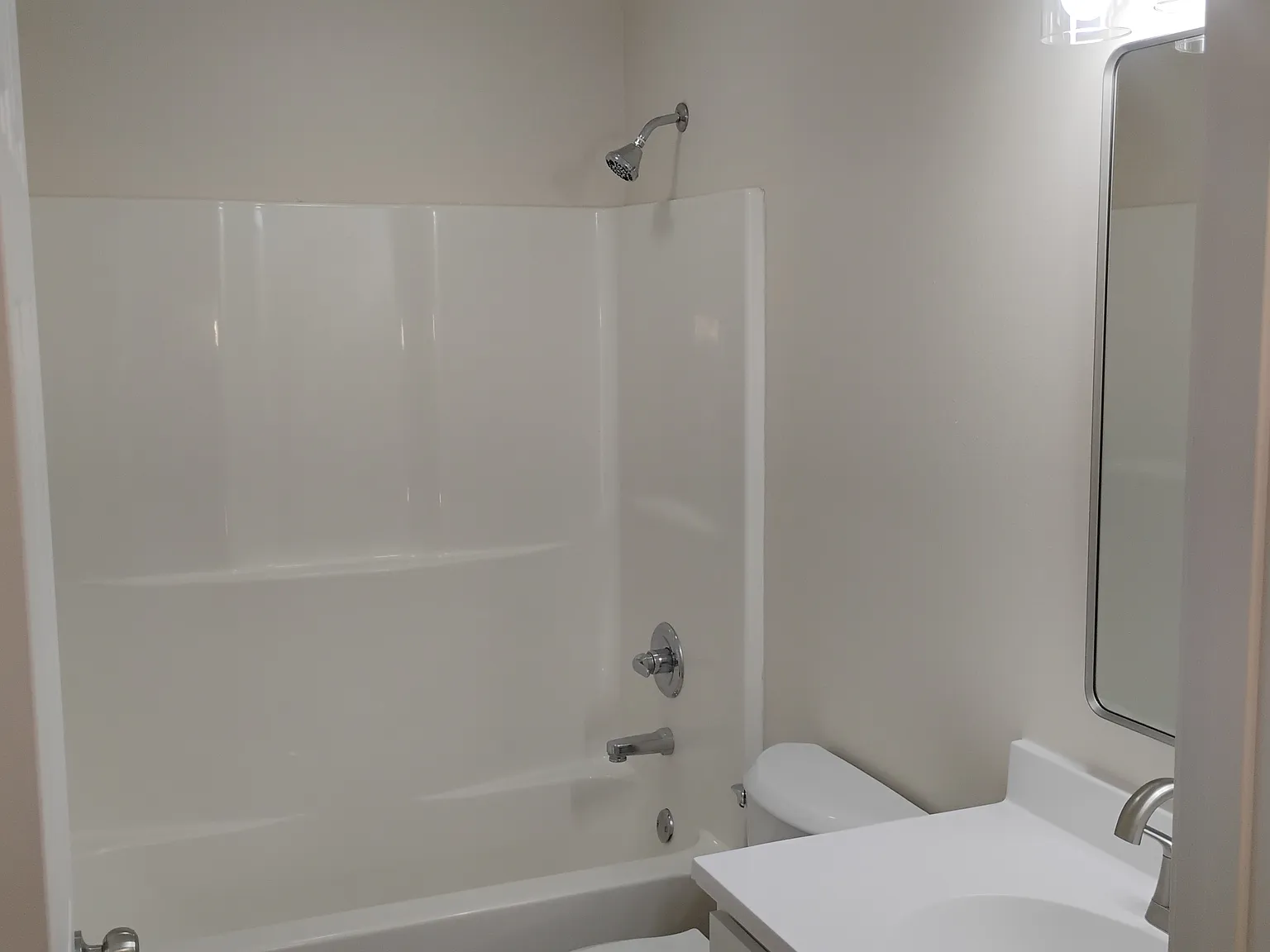 3 bed, 1600 sqft, $1,850 — Photo 2