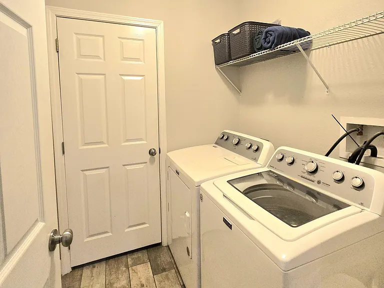 615 Luna Ct — Photo 9