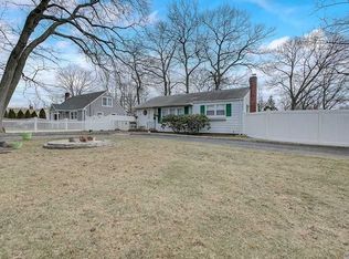 2 Lakewood Ave, Ronkonkoma, NY 11779