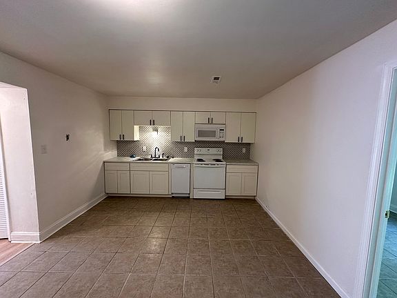 4th image of 2926 Theodorus Ct