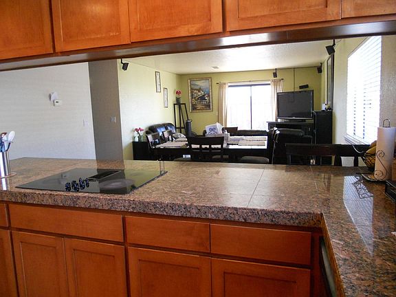 5th image of 970 Peach Ct
