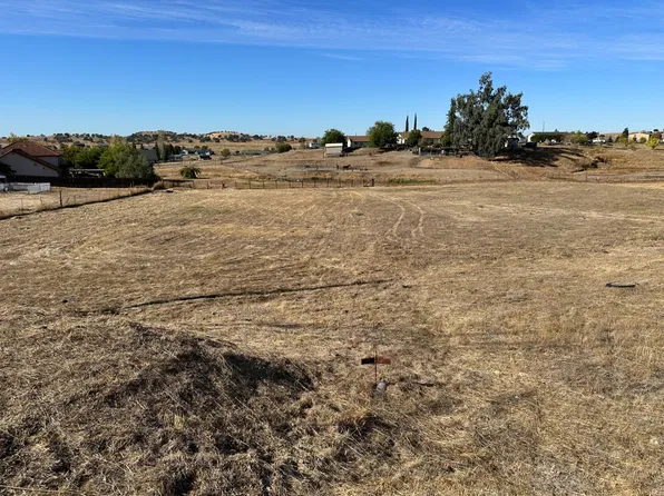 2968 Village Dr, Ione, CA 95640