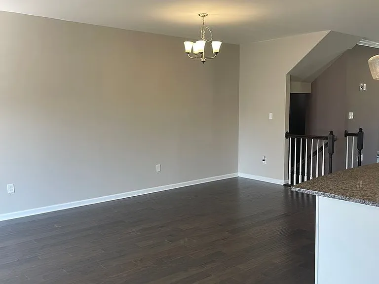 331 S Parkway Dr — Photo 41