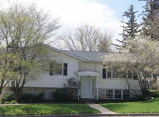 1002 2nd Ave NW, Waukon, IA 52172