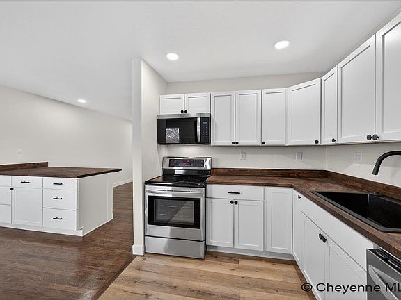 4th image of 1275 W Jefferson Rd