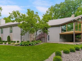 196 Glenview West St, Lake Quivira, KS 66217