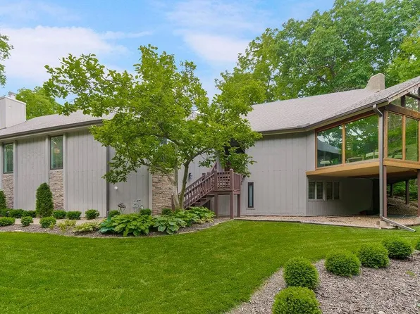 196 Glenview West St, Lake Quivira, KS 66217