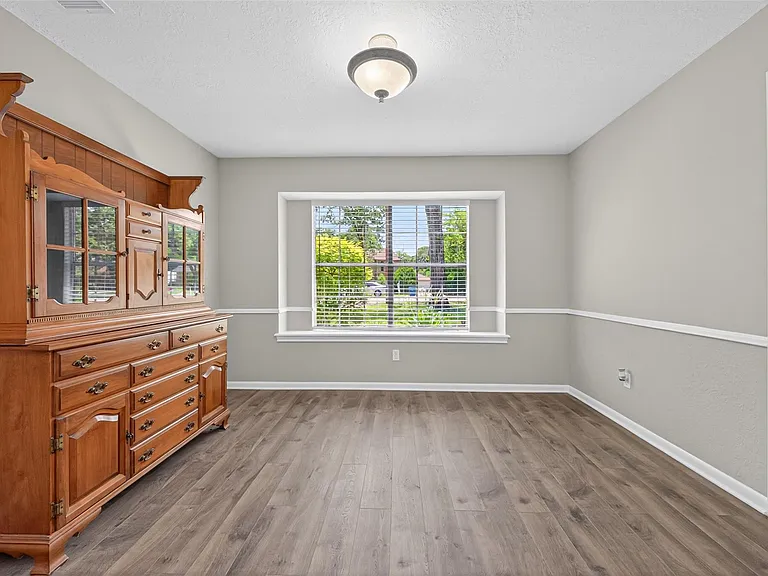 105 Glenmora Ct — Photo 21