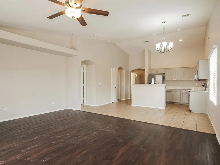 6622 S 23rd Ave — Photo 4