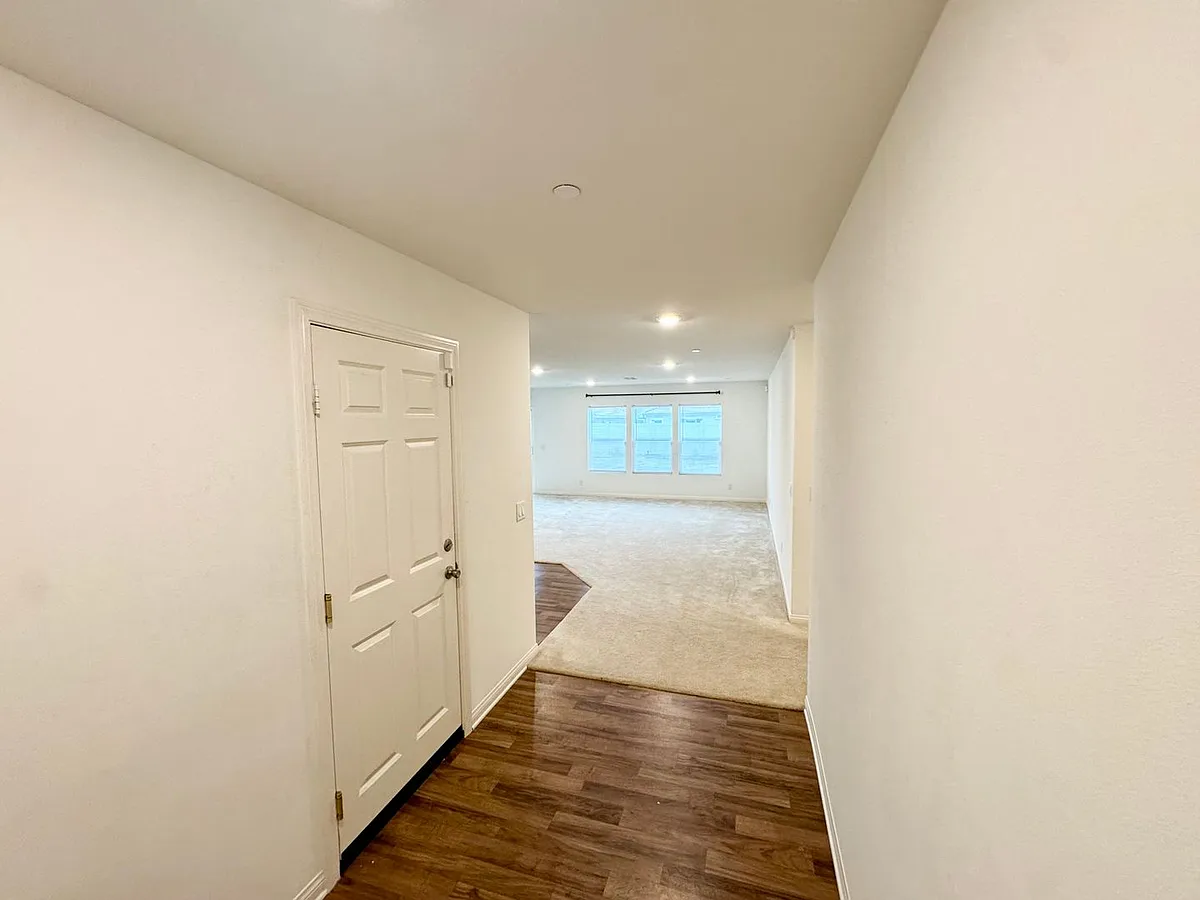 Building Photo - 2061 E Donatello St