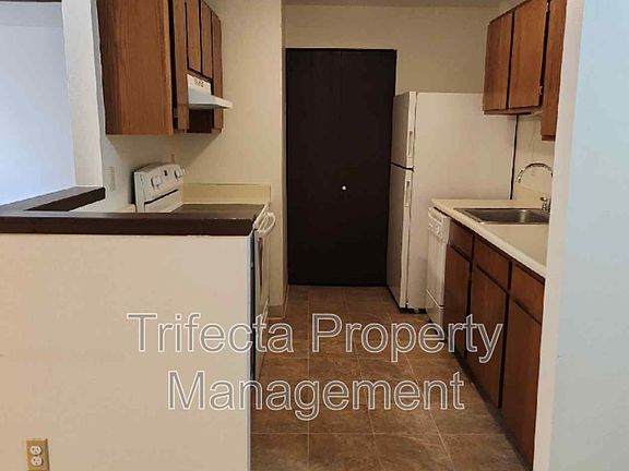 5th image of 4501 Boardwalk Dr Unit P152