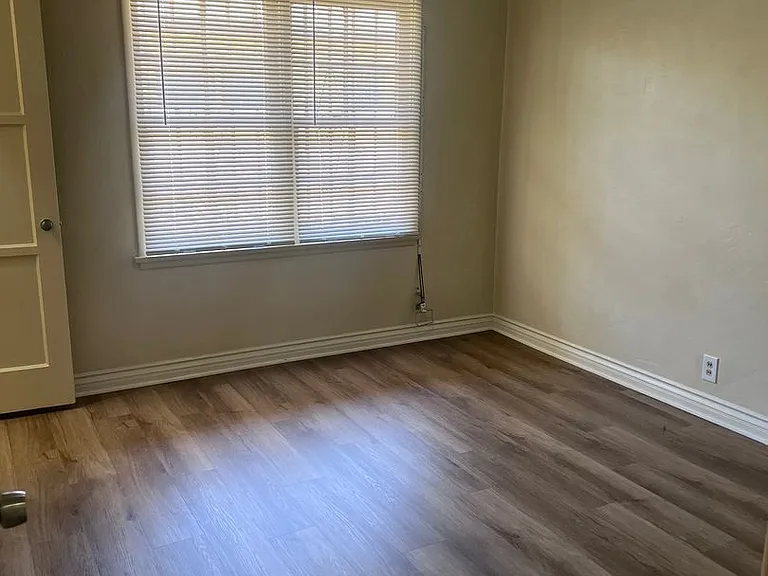 2386 Magnolia Ave — Photo 11