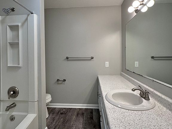 5th image of 930 E Ellis St #159
