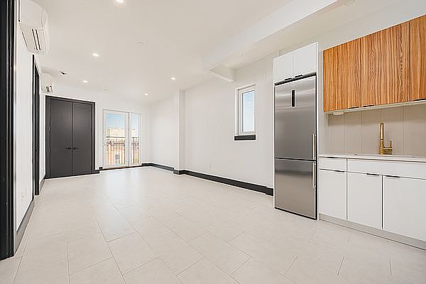 1st image of 118 Tompkins Ave #2A
