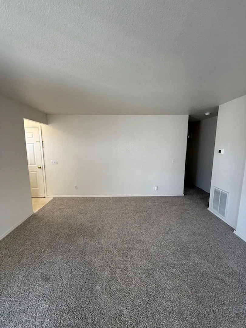 2 Bedroom, 2 Bathroom Centrally Located Condo — Photo 4