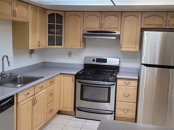 2nd image of 600 Buttonwood Ln