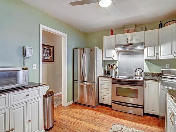 4th image of 321 Sierra Vista Ln