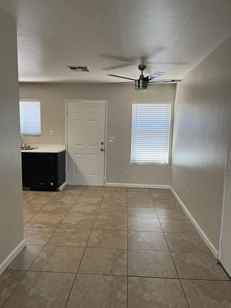 3 bed, 2.0 bath, 1000 sqft, $1,795 — Photo 4