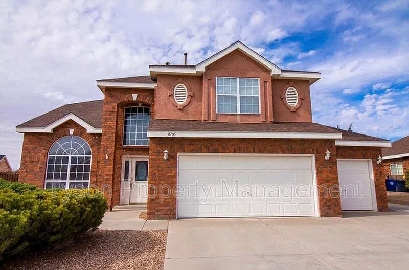 3 bed, 2.5 bath, 2200 sqft, $2,500 — Photo 1