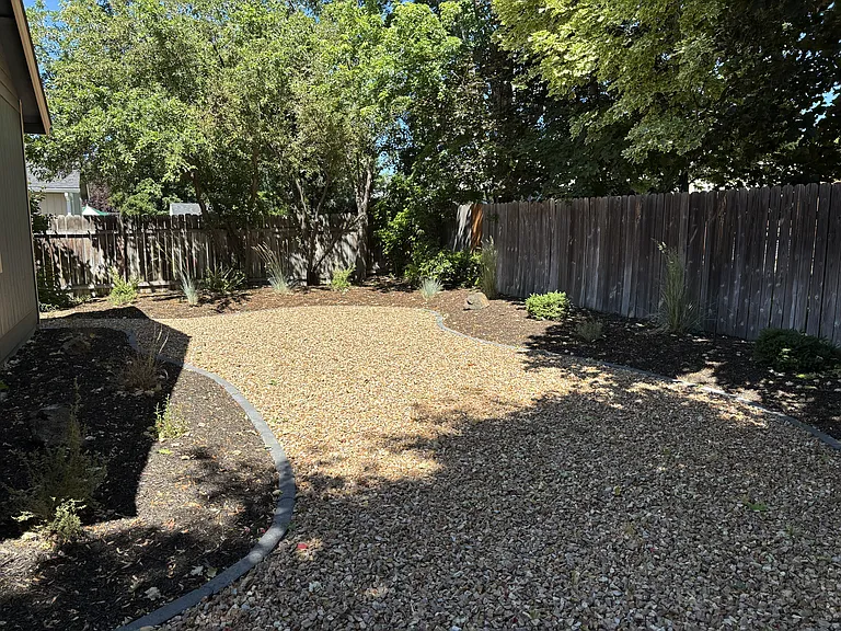 1886 NE Windy Tree Ct — Photo 5