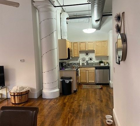 4th image of 107 Shillito Pl #8B
