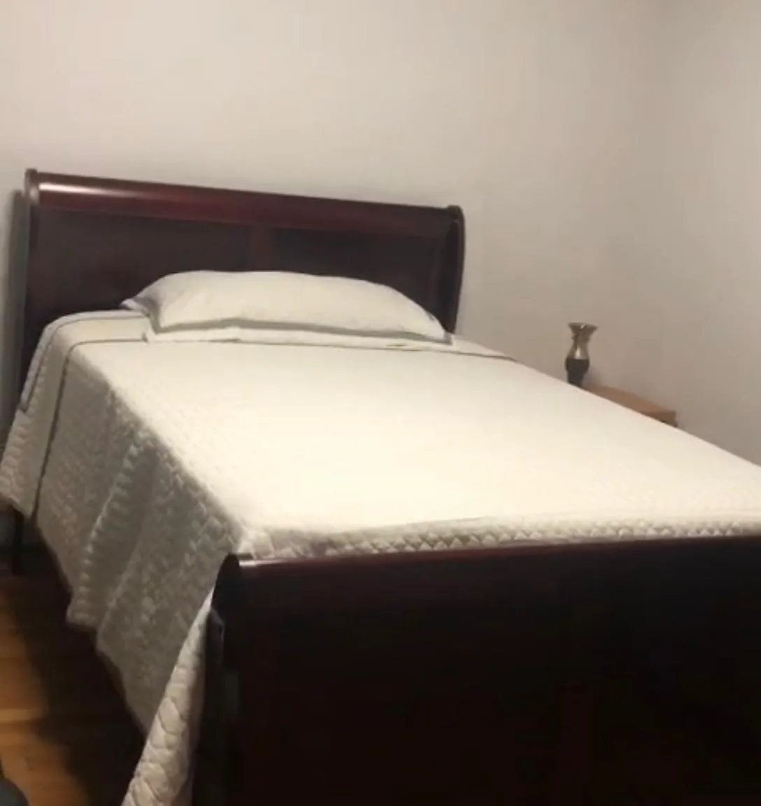 4 bed, 24 sqft, $1,000 — Photo 2