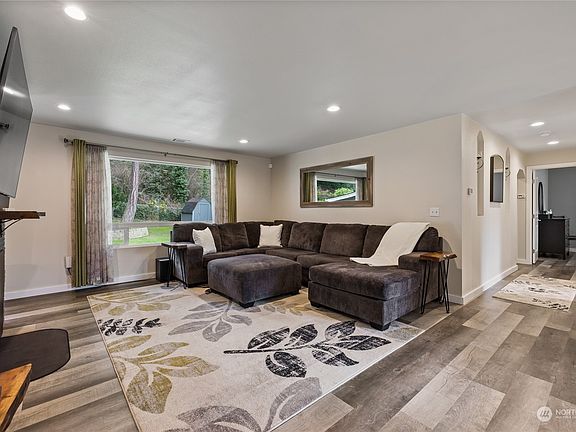 5th image of 11002 83rd Avenue SW