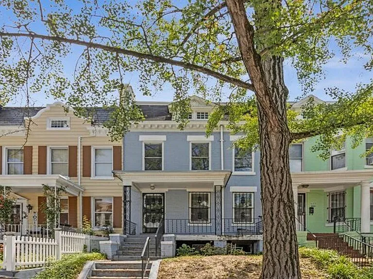 1358 Parkwood Pl NW — Photo 1