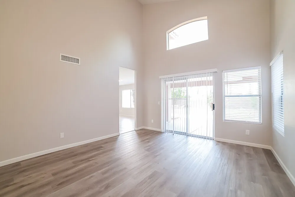 3 bed, 2.0 bath, 1638 sqft, $2,360 — Photo 4