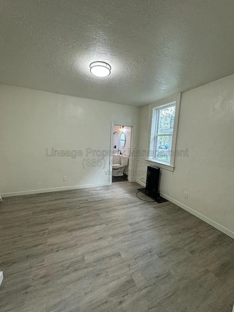 1 bed, 1.0 bath, 700 sqft, $1,200 — Photo 3