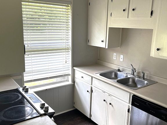 4th image of 1027 Louise Ln