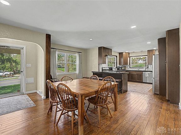 4th image of 1112 Irving Ave