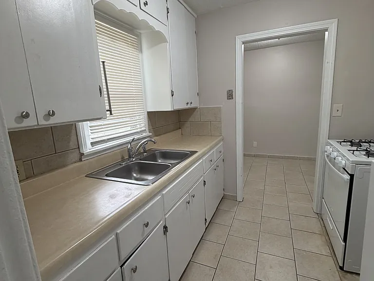 2126 N Minnesota Ave — Photo 5