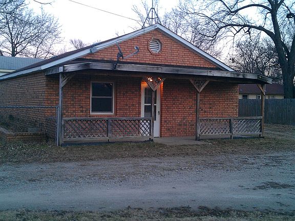 2nd image of 315A N Pecan St