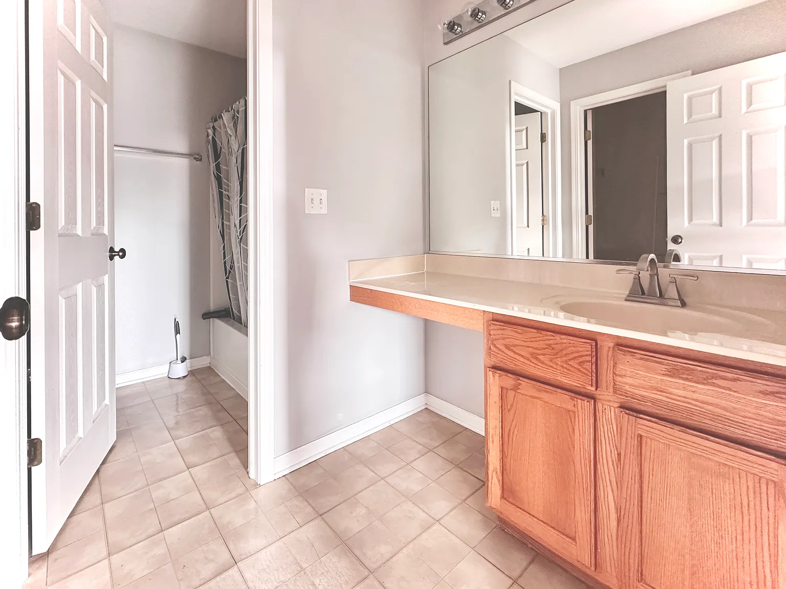 3 bed, 2.5 bath, 1678 sqft, $2,449 — Photo 4