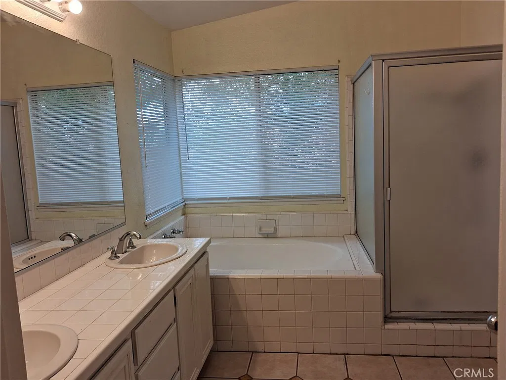 4 bed, 1977 sqft, $2,600 — Photo 4
