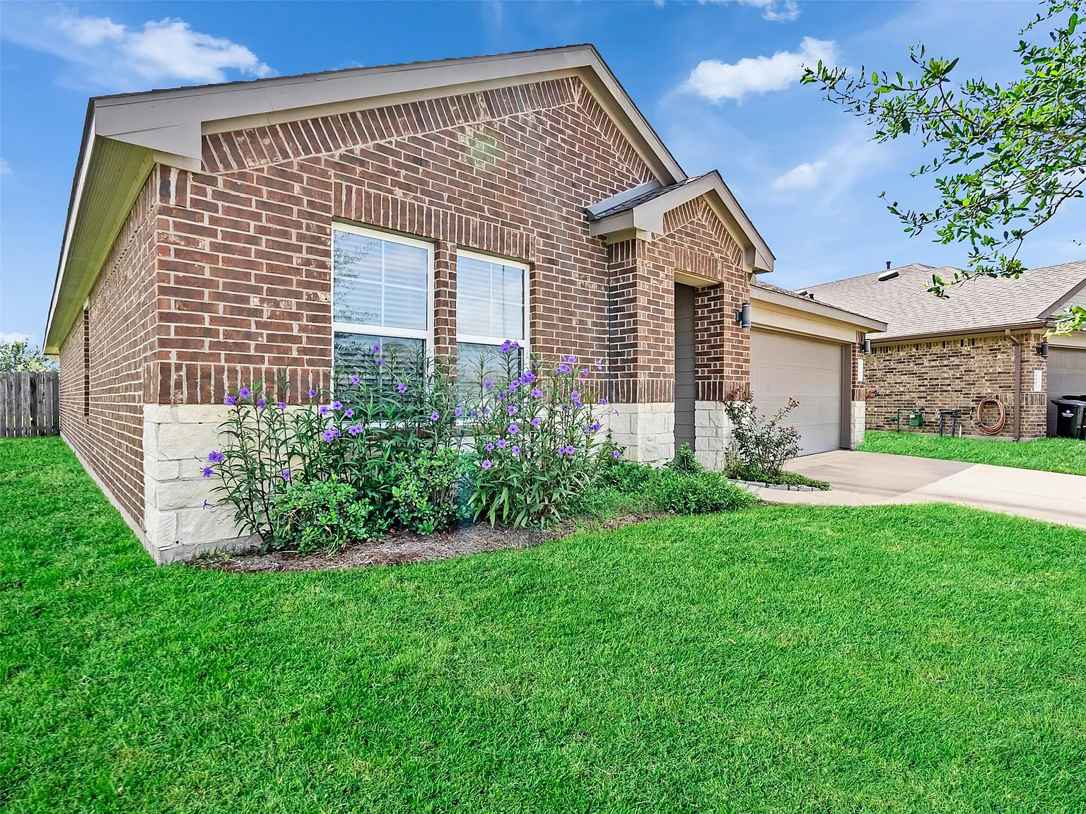 4 bed, 2.0 bath, 1900 sqft, $2,090 — Photo 4