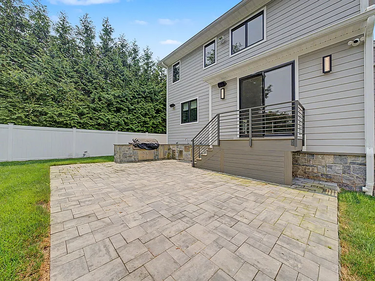 67 Westervelt Pl — Photo 20