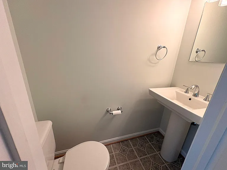 307 Charles St — Photo 11