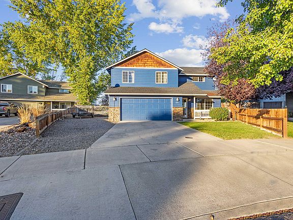 2nd image of 634 NE Sandstone Ln #1
