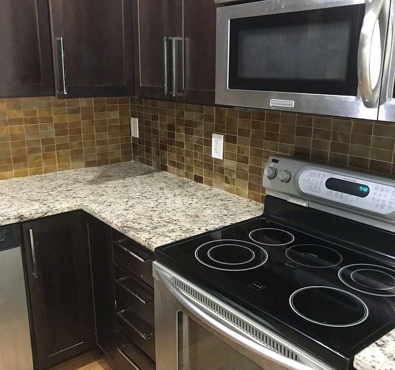 1st image of 1001 W 46th St #305
